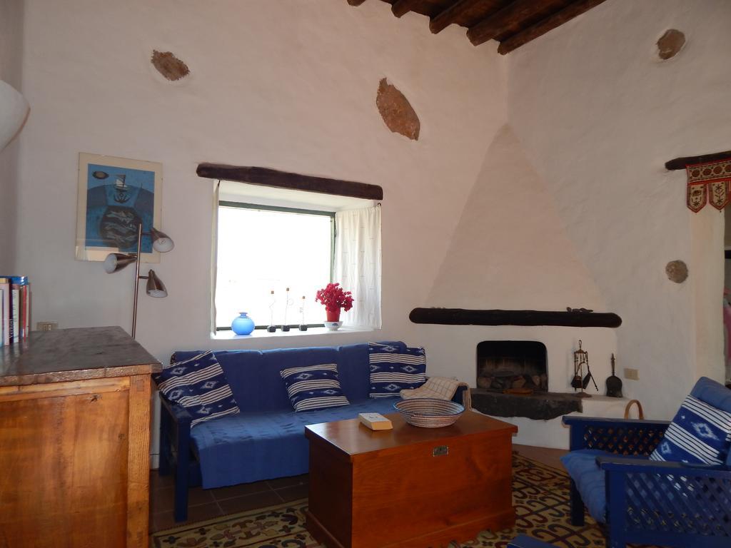 Hostal La Casa Caldera Femés Exterior foto