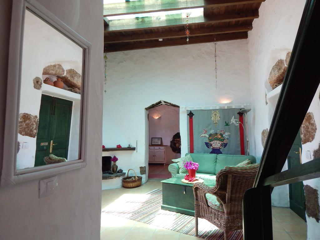 Hostal La Casa Caldera Femés Exterior foto