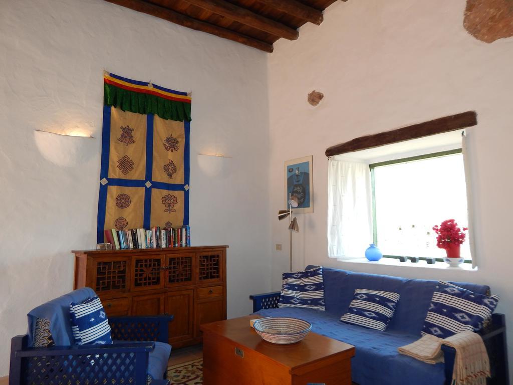 Hostal La Casa Caldera Femés Exterior foto