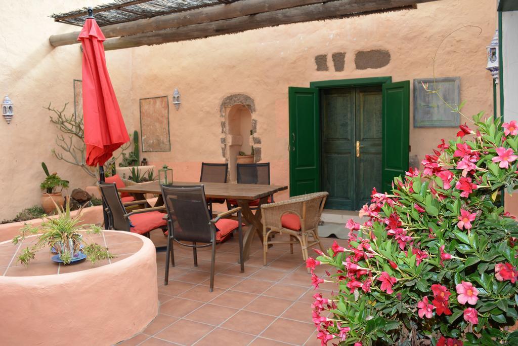 Hostal La Casa Caldera Femés Exterior foto