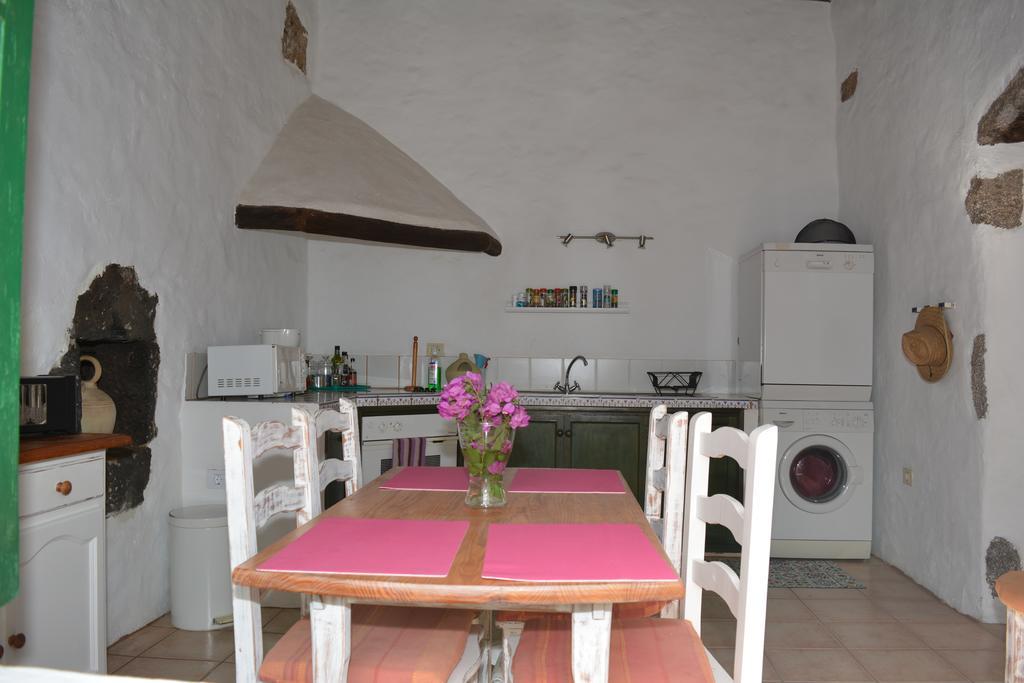 Hostal La Casa Caldera Femés Exterior foto