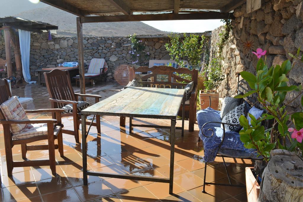 Hostal La Casa Caldera Femés Exterior foto